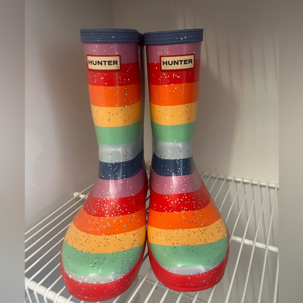 Girls Hunter Rain Boots. US size 2, worn twice. Like new.